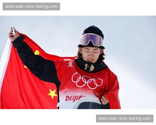 苏翊鸣坡面障碍技巧摘金 中国单板滑雪迎来新里程碑