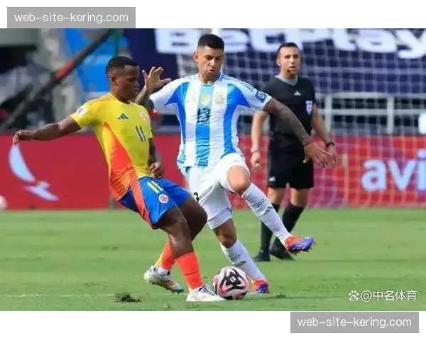 罗梅罗领衔热刺防线却吃四张红牌，纪律问题成球队保级隐患